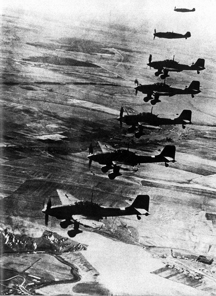 1    Ju-87B-Stukas  Bf-109s Barbarossa-1941.jpg